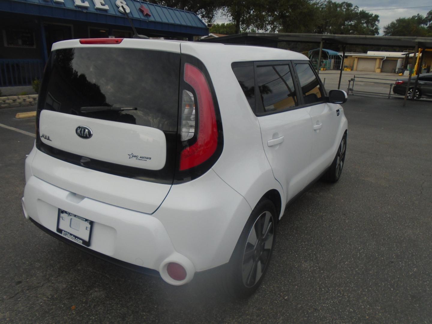 2015 Kia Soul ! (KNDJX3A57F7) with an 2.0L L4 DOHC 16V engine, 6-Speed Automatic transmission, located at 6112 N Florida Avenue, Tampa, FL, 33604, (888) 521-5131, 27.954929, -82.459534 - Photo#3